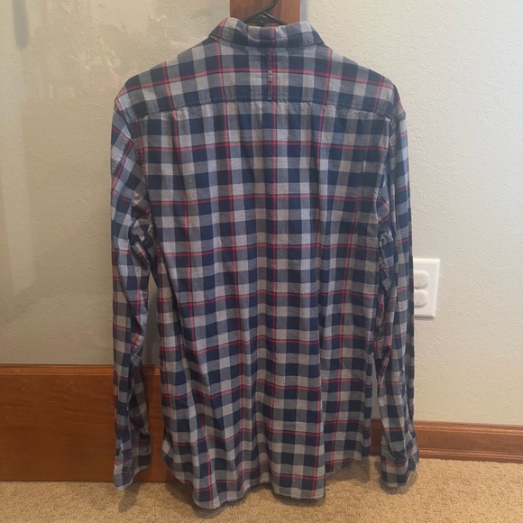 Banana Republic Men’s Flannel Button Down, size large - Picture 2 of 4